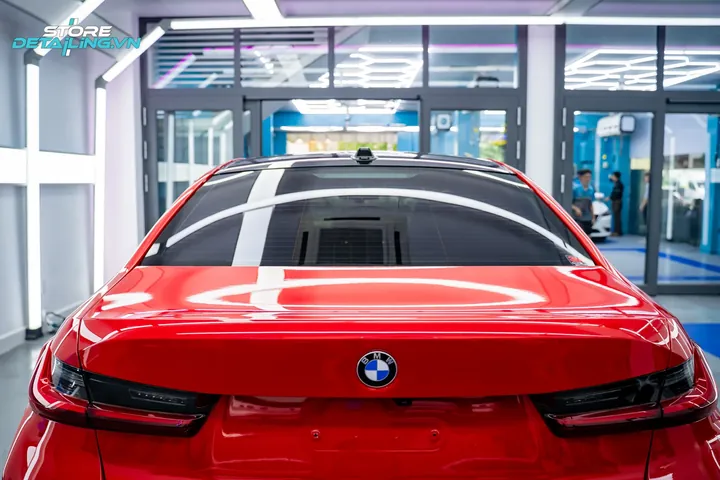 BMW 320i Sport-Line góc 4
