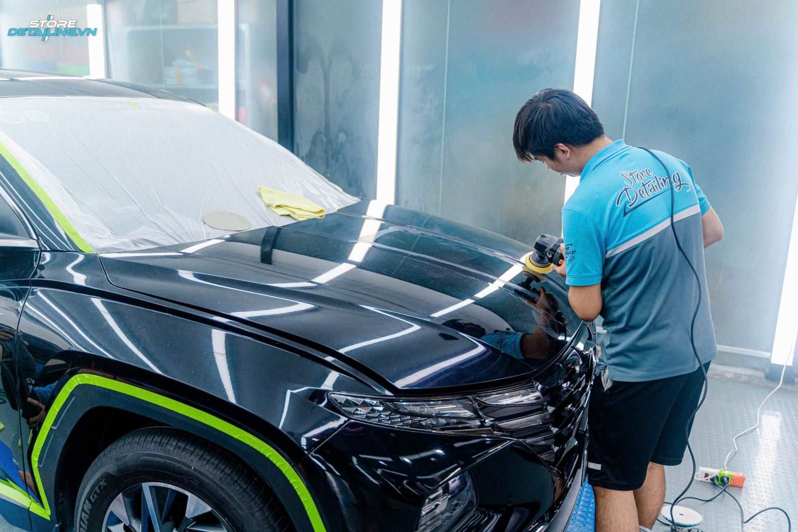 Dịch vụ đánh bóng sơn ô tô tại StoreDetailing 